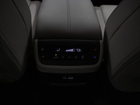 Used 2024 Nissan Pathfinder SL w/ Black Appearance Package image 23