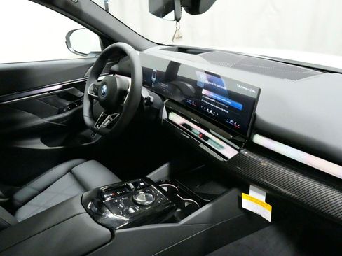New 2027 BMW 550e xDrive AWD/4WD image 6