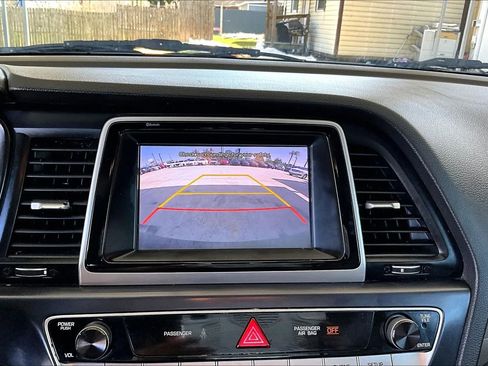 Used 2018 Hyundai Sonata SE w/ Cargo Package FWD image 13