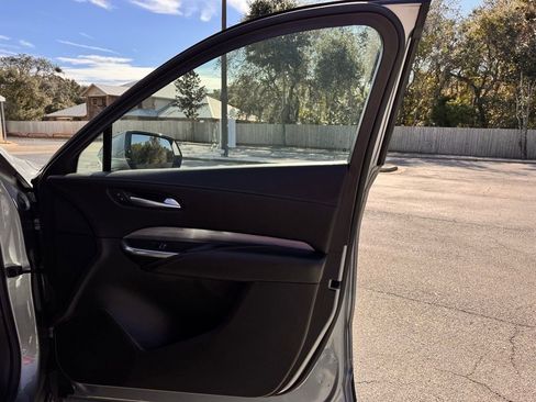 Used 2024 Cadillac XT4 Premium Luxury image 31