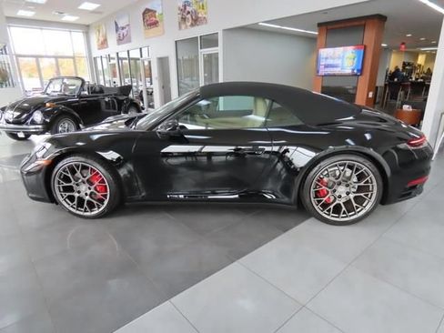 Used 2022 Porsche 911 Carrera 4 AWD/4WD image 7