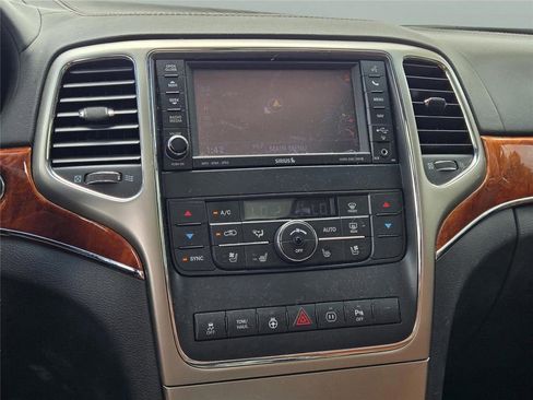 Used 2012 Jeep Grand Cherokee Overland AWD/4WD image 16
