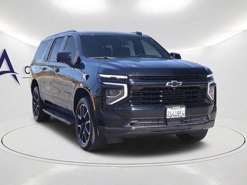 Used 2025 Chevrolet Suburban RST w/ Comfort Package RWD image 3