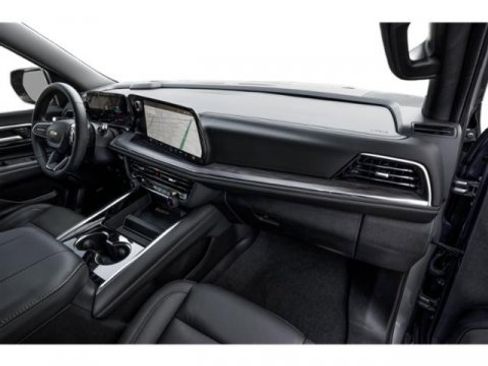 Used 2025 Chevrolet Suburban LT image 14