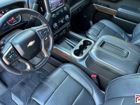 Used 2022 Chevrolet Silverado 1500 High Country w/ Technology Package image 10