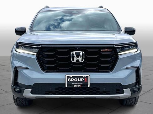 Used 2025 Honda Pilot TrailSport image 4