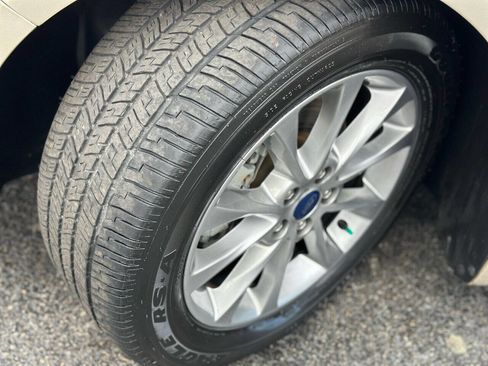 Used 2017 Ford Fusion SE image 45