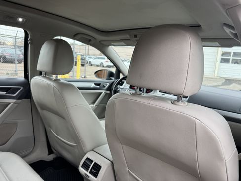 Used 2016 Volkswagen Golf Limited Edition image 18