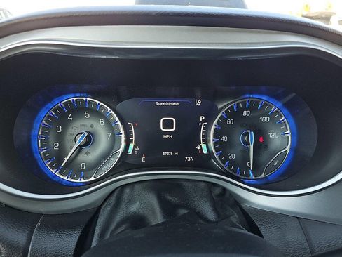 Used 2018 Chrysler Pacifica Touring-L w/ Advanced Safetytec Group FWD image 8