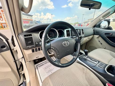 Used 2007 Toyota 4Runner SR5 AWD/4WD image 12