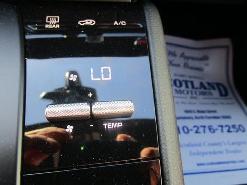 Used 2023 Porsche Macan image 15