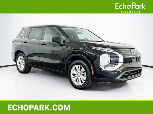 Used 2025 Mitsubishi Outlander ES image 1