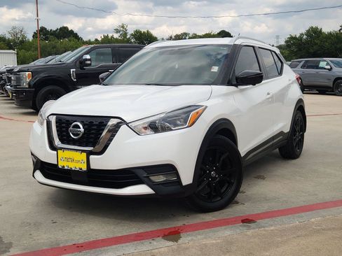 Used 2020 Nissan Kicks SR w/ SR Premium Package FWD image 1