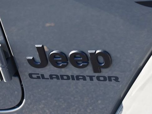Used 2021 Jeep Gladiator Sport AWD/4WD image 12