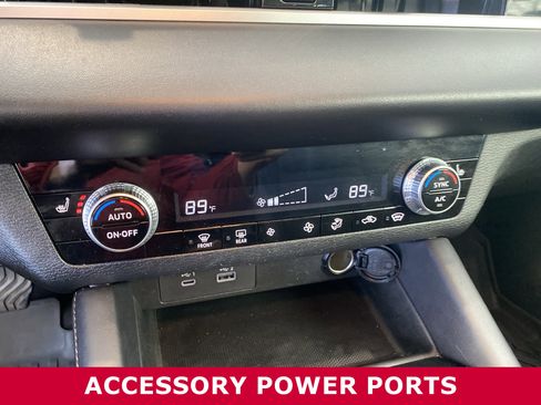 Used 2023 Mitsubishi Outlander SE image 15