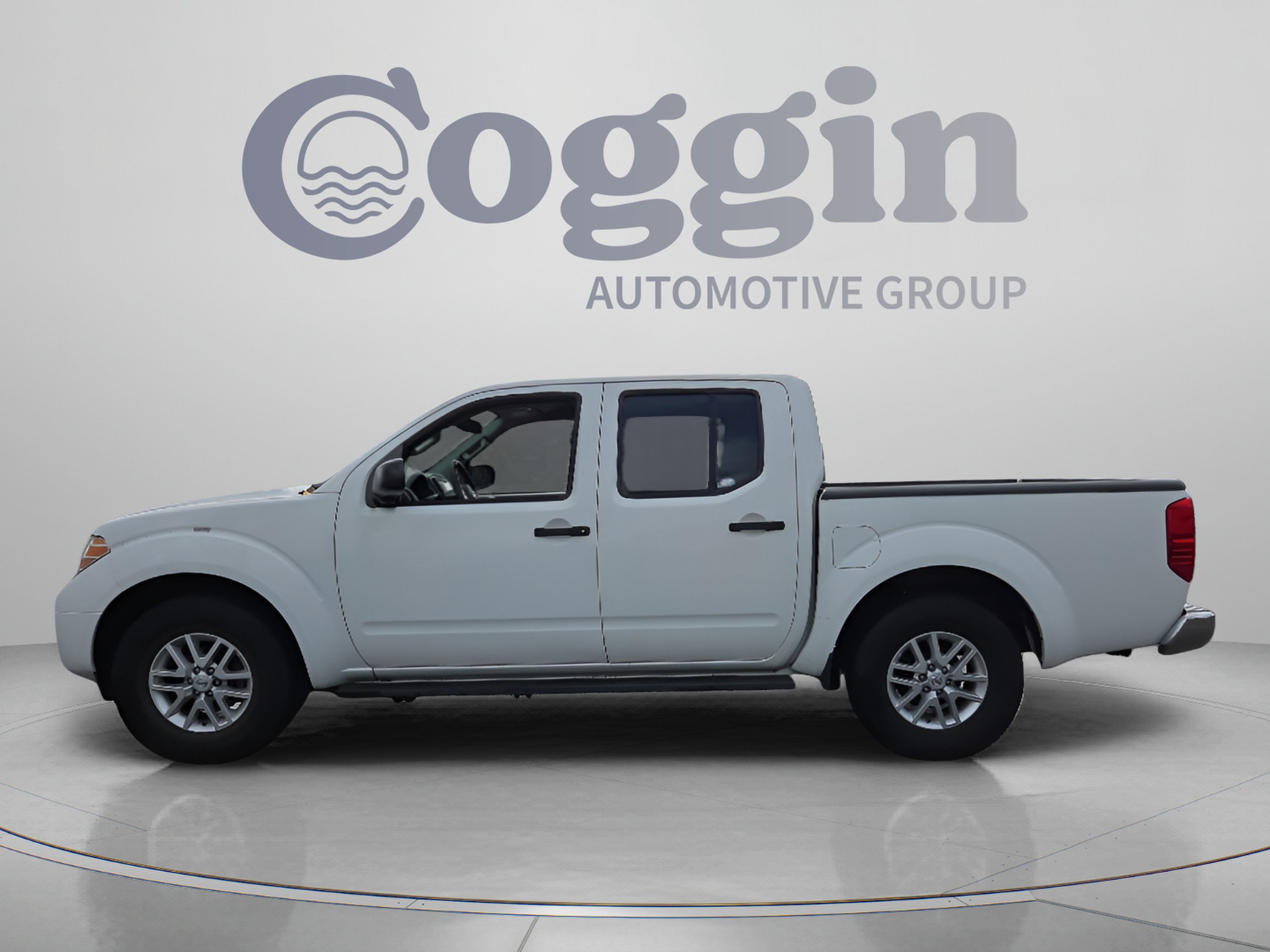 Used 2017 Nissan Frontier SV RWD image 2
