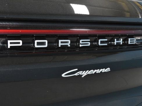 Certified 2025 Porsche Cayenne image 32