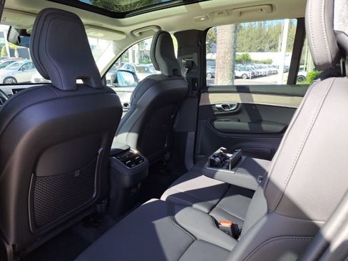 Used 2025 Volvo XC90 B6 Plus image 7