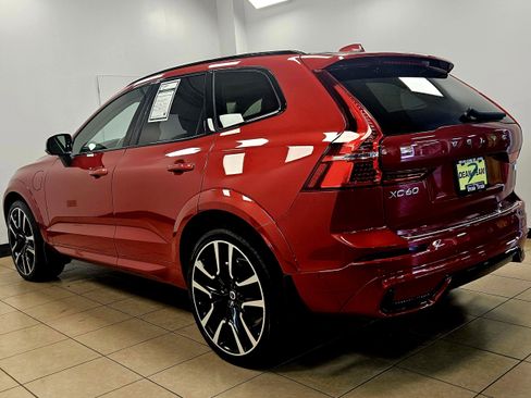 Used 2024 Volvo XC60 T8 Ultimate w/ Climate Package image 5