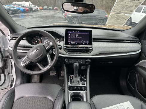 Used 2024 Jeep Compass Latitude image 13