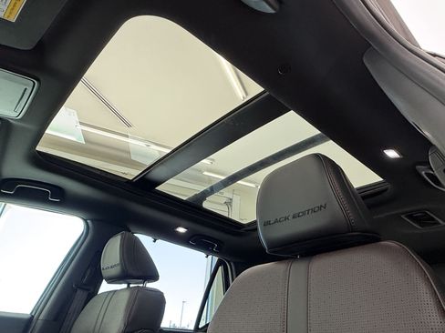 Used 2025 Honda Pilot Black Edition image 24
