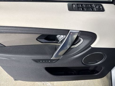 Used 2023 Land Rover Discovery Sport SE image 19