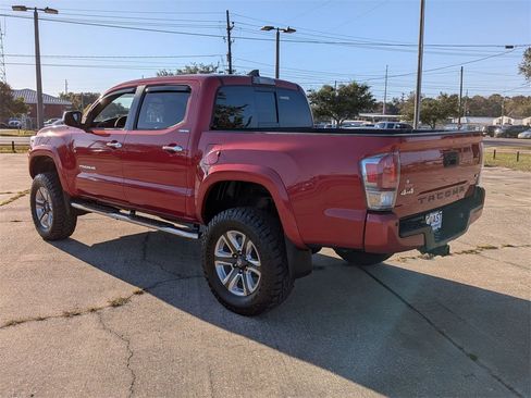 Used 2019 Toyota Tacoma Limited image 8