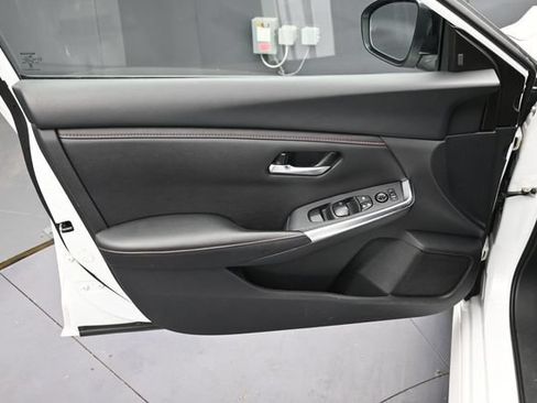 Used 2025 Nissan Sentra SR FWD image 16