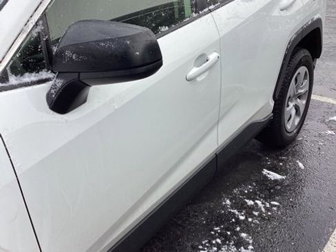 Used 2019 Toyota RAV4 LE image 13