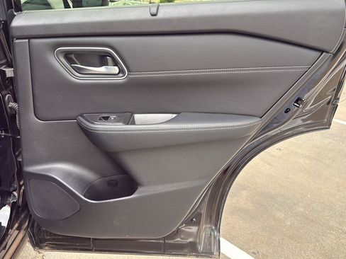 Used 2025 Nissan Rogue Platinum w/ Platinum Premium Package FWD image 40