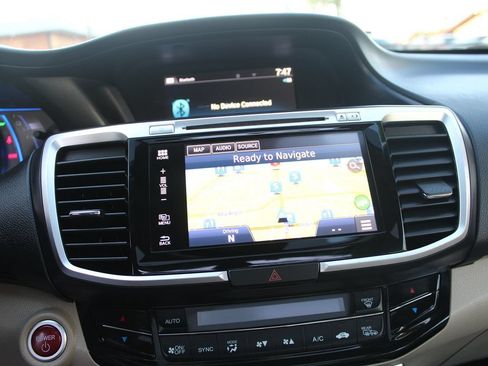 Used 2017 Honda Accord Touring image 31