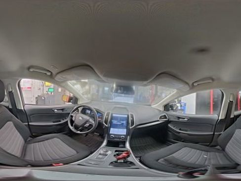 Used 2024 Ford Edge SE w/ Black Appearance Package image 9