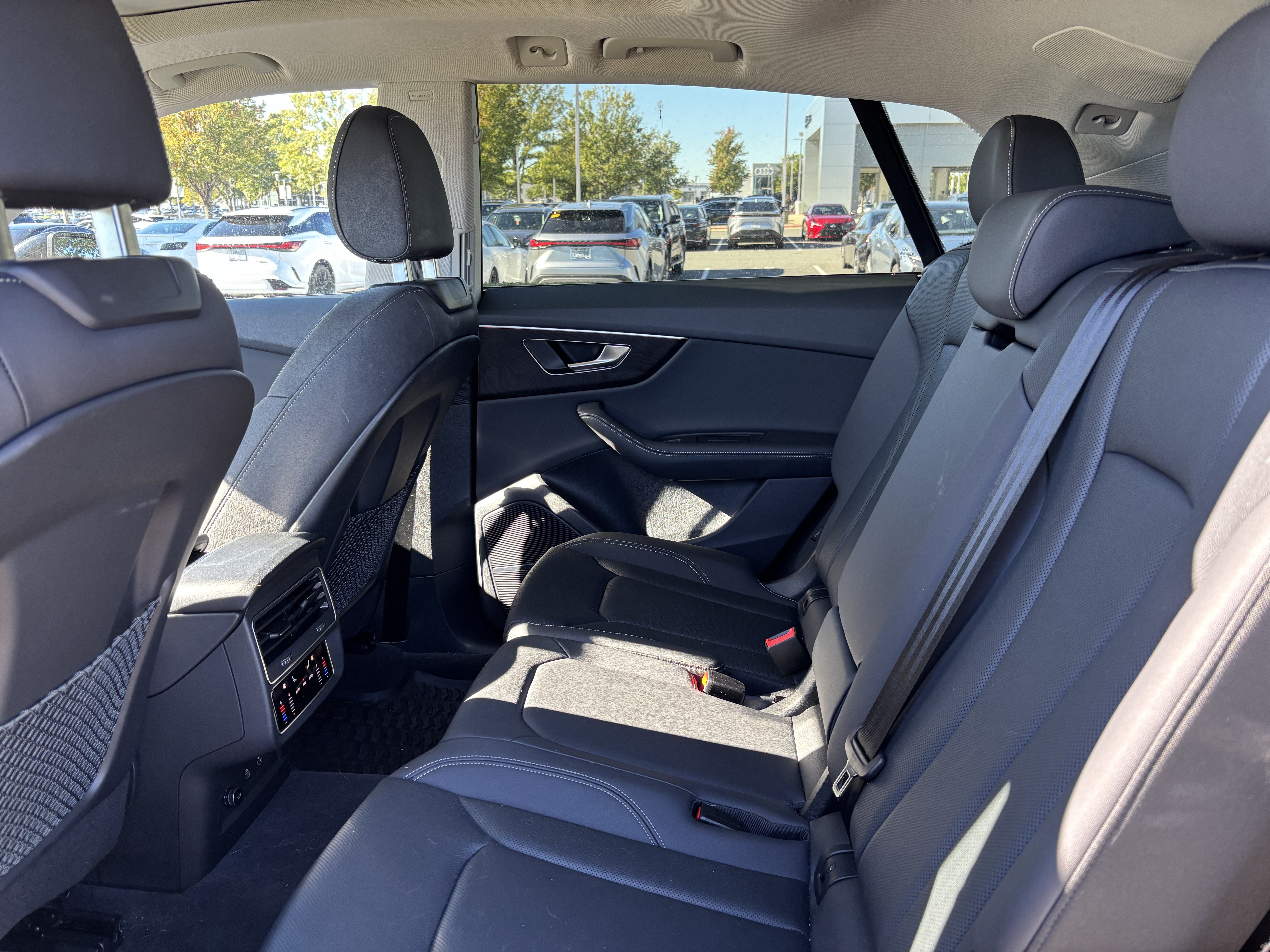 Used 2023 Audi Q8 Premium Plus w/ Premium Plus Package AWD/4WD image 18