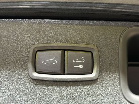 Used 2025 Porsche Macan image 14