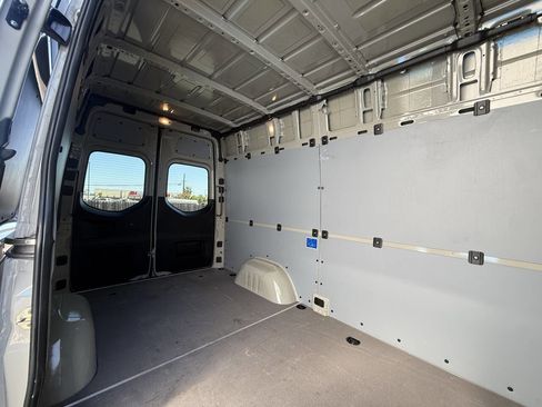 Used 2021 Mercedes-Benz Sprinter 2500 image 14