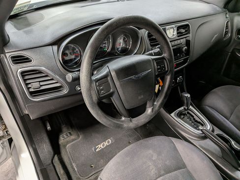 Used 2014 Chrysler 200 LX FWD image 18