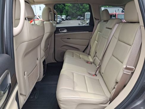 Used 2017 Jeep Grand Cherokee Limited AWD/4WD image 10