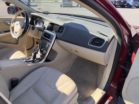 Used 2015 Volvo S60 T5 Platinum image 34