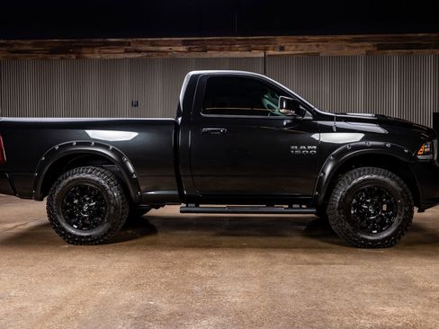 Used 2017 RAM 1500 Sport w/ Black Ram 1500 Sport Group image 10