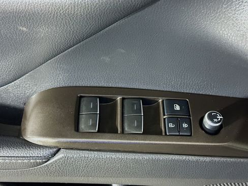 Used 2022 Toyota Camry XLE FWD image 24