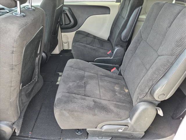 Used 2013 Chrysler Town & Country Touring FWD image 18