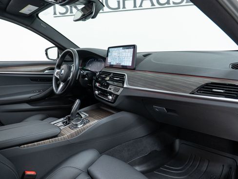 Used 2023 BMW 540i xDrive w/ M Sport Package image 21