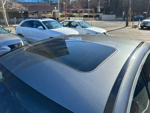 Used 2019 Mercedes-Benz E 300 4MATIC image 25