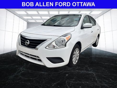 Used 2019 Nissan Versa SV FWD image 1