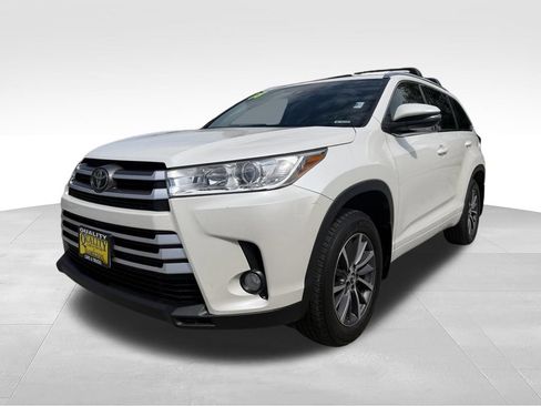 Used 2018 Toyota Highlander XLE AWD/4WD image 1
