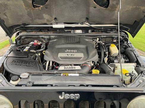 Used 2015 Jeep Wrangler Unlimited Rubicon AWD/4WD image 30