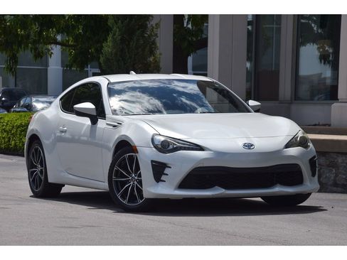 Used 2017 Toyota 86 RWD image 1