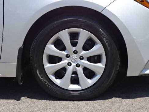 Used 2024 Toyota Corolla LE FWD image 8