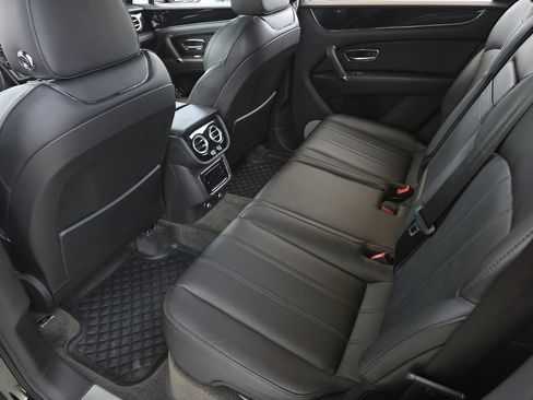 Used 2018 Bentley Bentayga AWD/4WD image 26