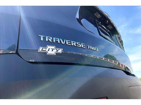 Used 2022 Chevrolet Traverse LS AWD/4WD image 10